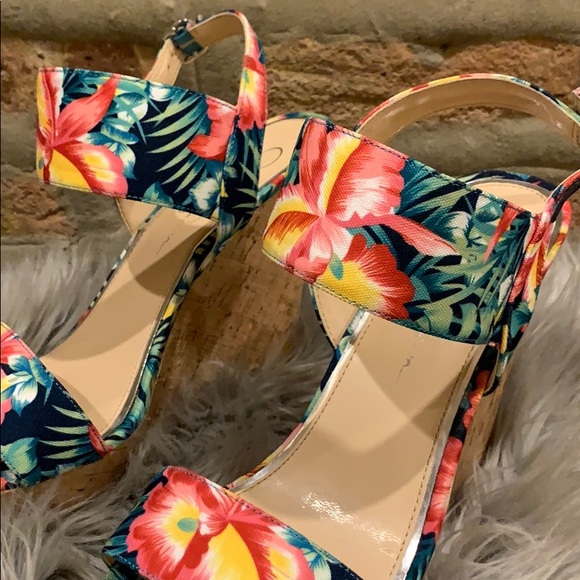 Jessica Simpson Floral Canvas Print Wedges - Picture 3 of 4